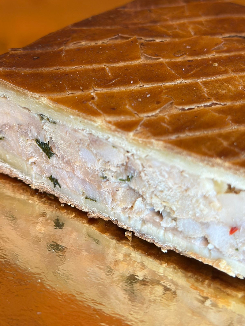 Sélection gourmande : pâtés en croûte, saumons délicats et spécialités gastronomiques
